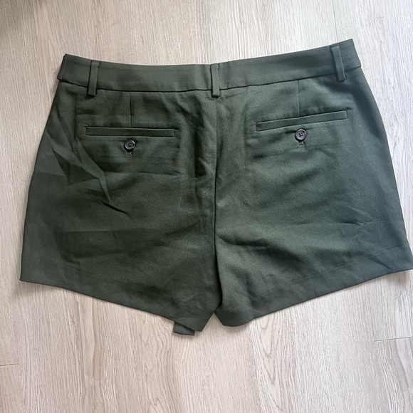 BANANA REPUBLIC, WOMEN'S SHORT OLIVE GREEN TIE/BELT FRONT Size 10 - Picture 7 of 7